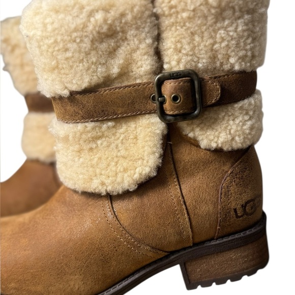UGG Blayre II leather all weather zip on boots. - Picture 7 of 17